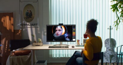 A woman is watching an image via LG UltraFine monitor
