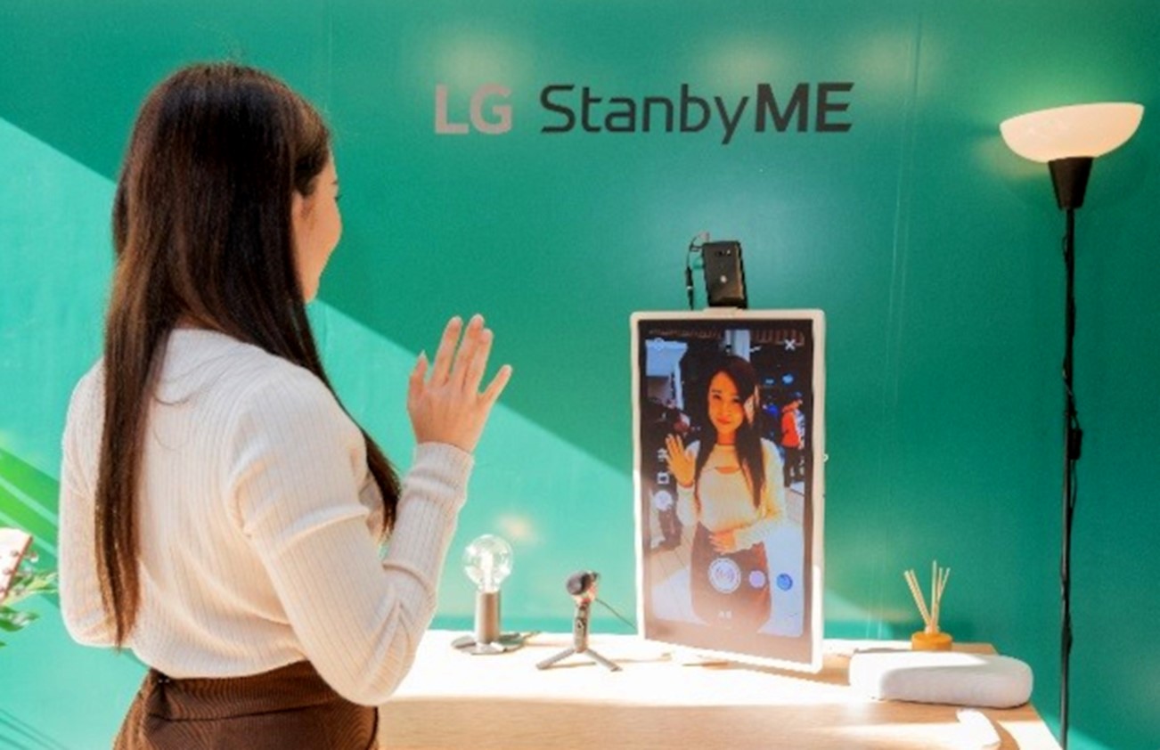 A model using LG StanbyME to video chat inside the launch event’s Study Room Zone.