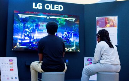 Participants of the PSG FIFA Fan Fest 2021 League playing against each other on the studio’s LG OLED TV.