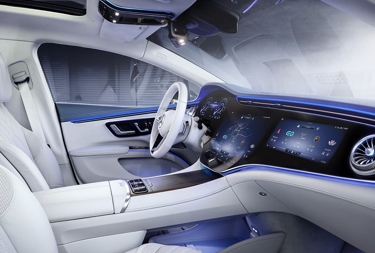 Inside the Marcedes-Benz EQS EV sedan equipped with LG’s newest premium in-vehicle infotainment system