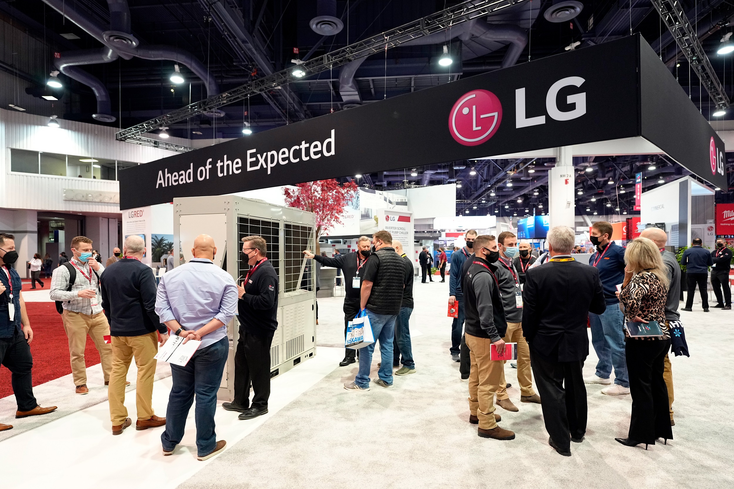 Many participants of AHR Expo visiting LG Booth at the event