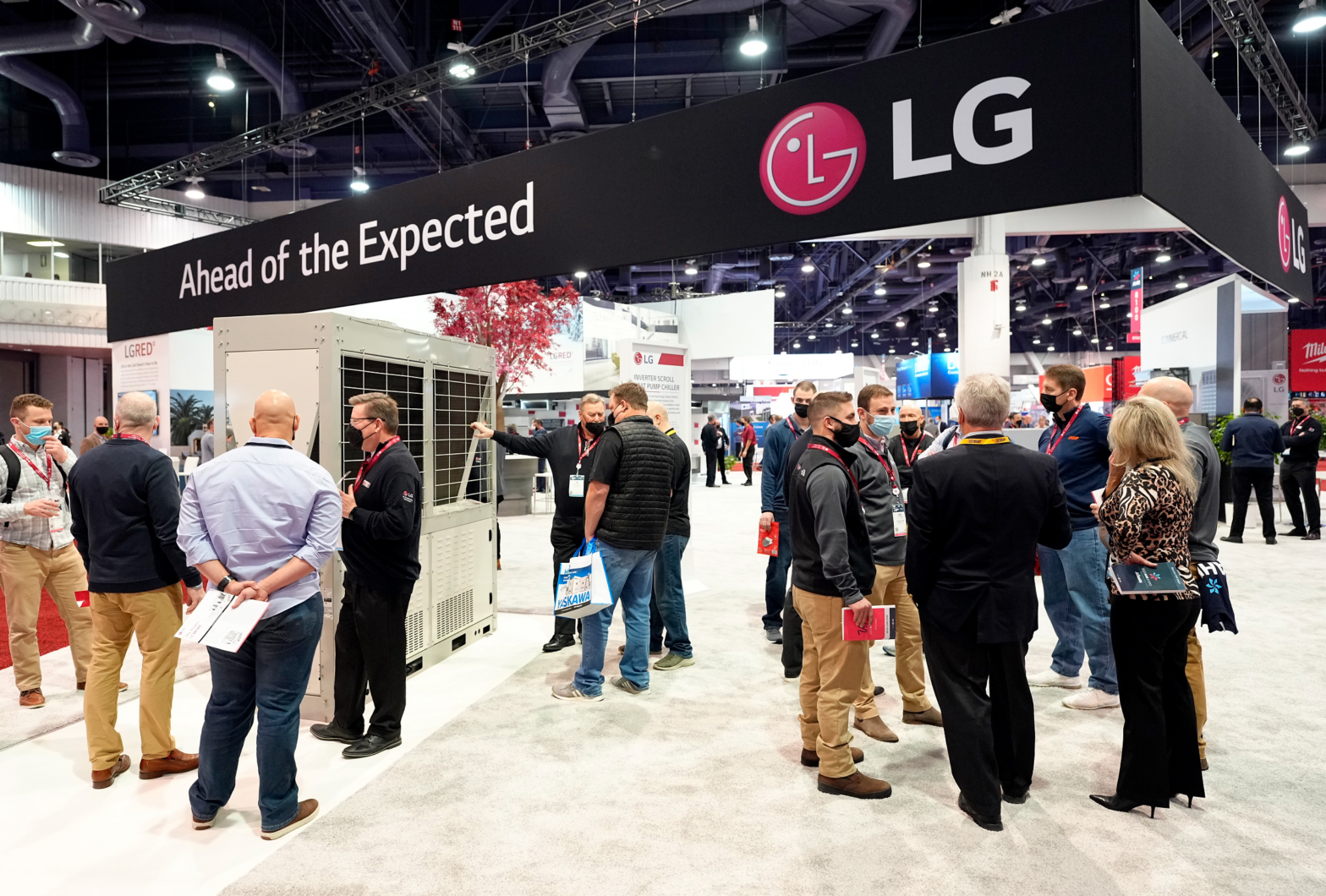 Many participants of AHR Expo visiting LG Booth at the event