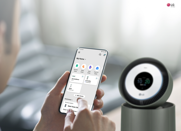 A user controlling LG PuriCare Air Purifier utilizing LG ThinQ app