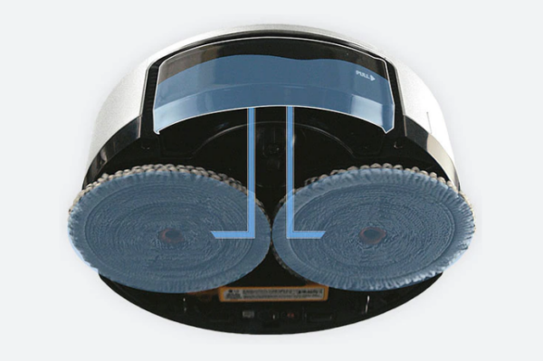 The bottom part of the LG CordZero M9 robotic vacuum cleaner equipped with mops