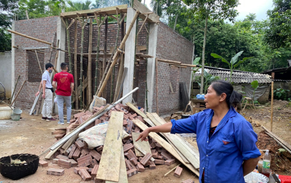 A photo of a construction site for upgrading housing for Muong households in Vietnam