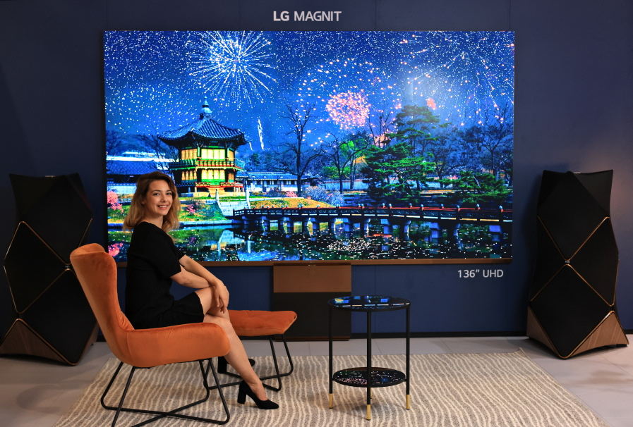 LG MAGNIT and a woman sitting next to the display