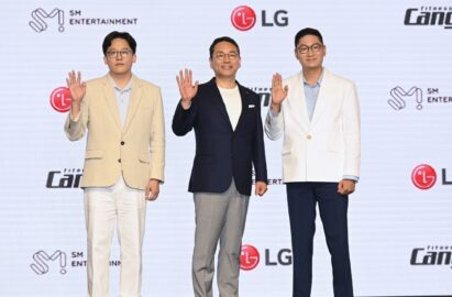 (From left) SM Entertainment co-CEO Lee Sung-su, LG Electronics CEO Cho Joo-wan and SM Entertainment co-CEO Tak Young-joon pose for a photo during the launch ceremony of their joint venture Fitness Candy at Conrad Seoul on Thursday