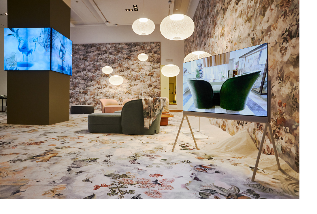 LG Objet Collection, Posé, perfectly displaying an elegant piece of furniture as it harmonizes with the showroom’s interior design