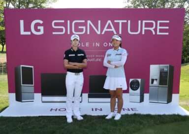 Park Sung-hyun and Ko Jin-young, Professional golfers, posing together