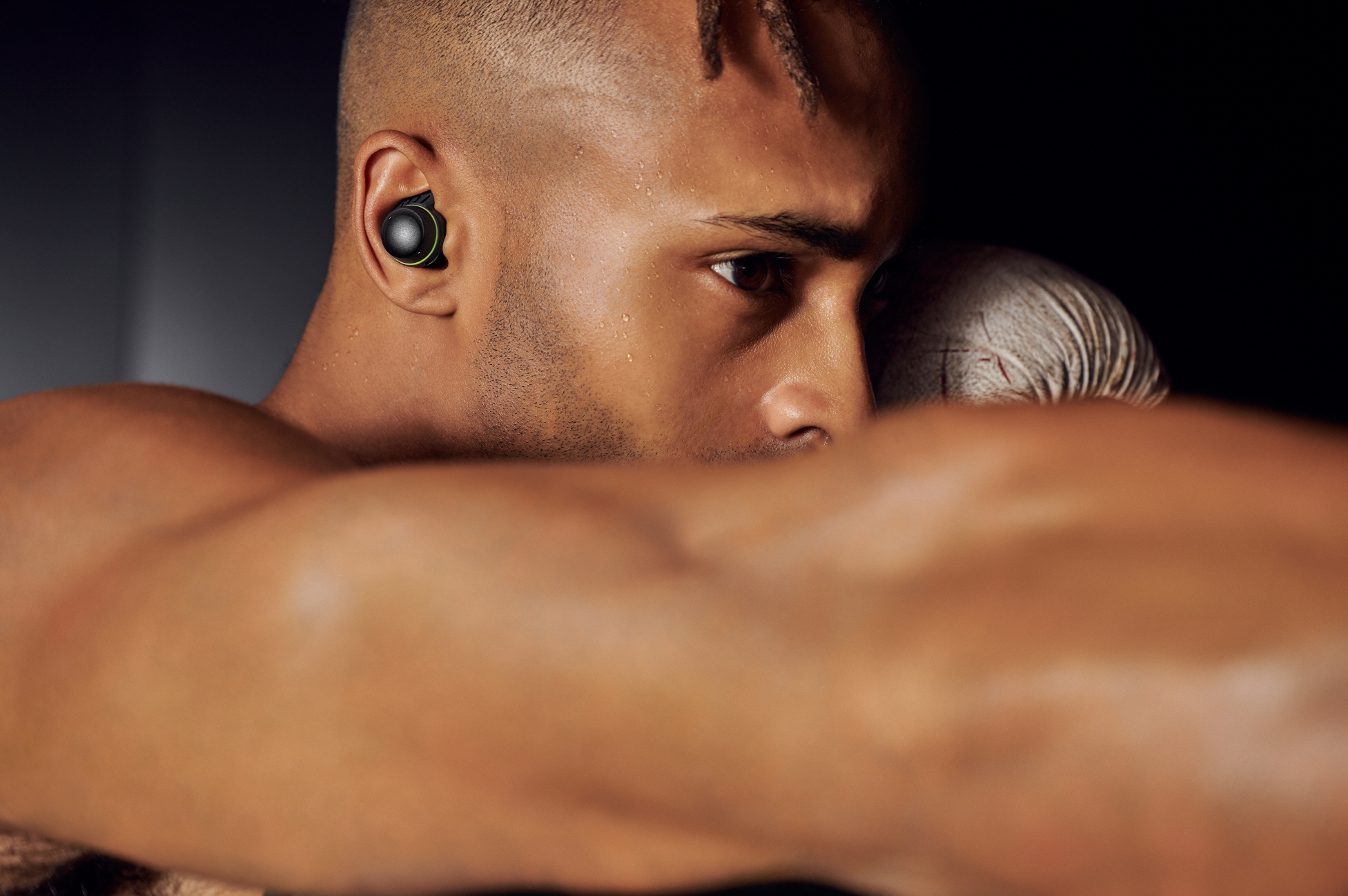 A boxer using LG TONE Free fit during a workout thanks to its secure and comfortable fit.