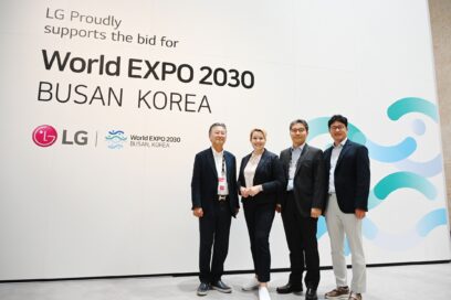 Heaven Lee, LG Electronics’ European representative, Franziska Giffey, mayor of Berlin, Kim Hyung-soo, president of LG Electronics Europe Region and Lee Jeong-seok, head of LG Electronics’ Global Marketing Center posing for a photo