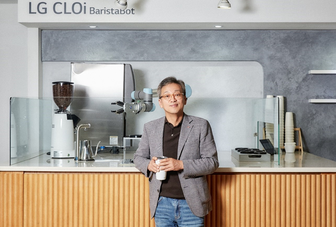 Lee Sam-soo, Chief Digital Officer at LG Electronics, posing in front of LG CLOi BaristaBot