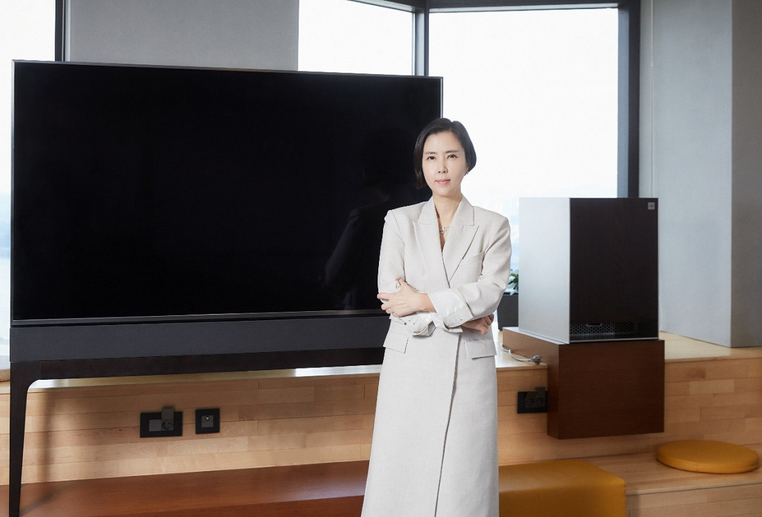 Lee Hyang-eun, managing director of the Customer Experience Innovation Division at LG Electronics, posing for a photo