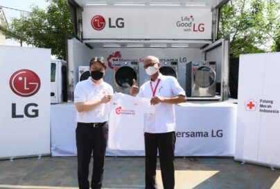 LG staff posing in front of the LG truck for the LG Lebaran Sehat event