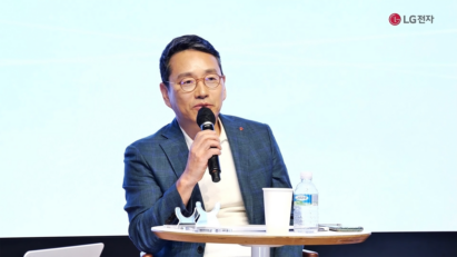LG CEO William Cho making a speech at his fourth ‘CEO F.U.N. Talk’