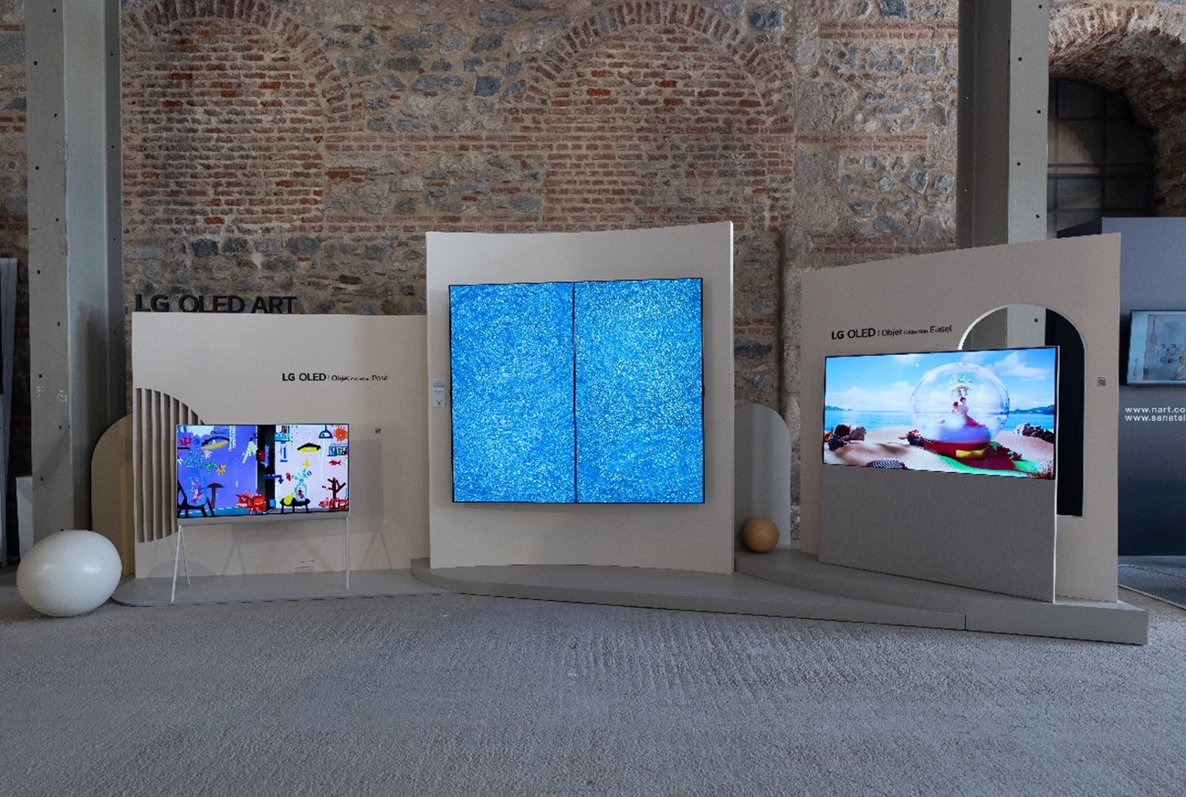 LG OLED ART booth at Contemporary Istanbul displaying contemporary art and innovative technology on the latest LG OLED TVs