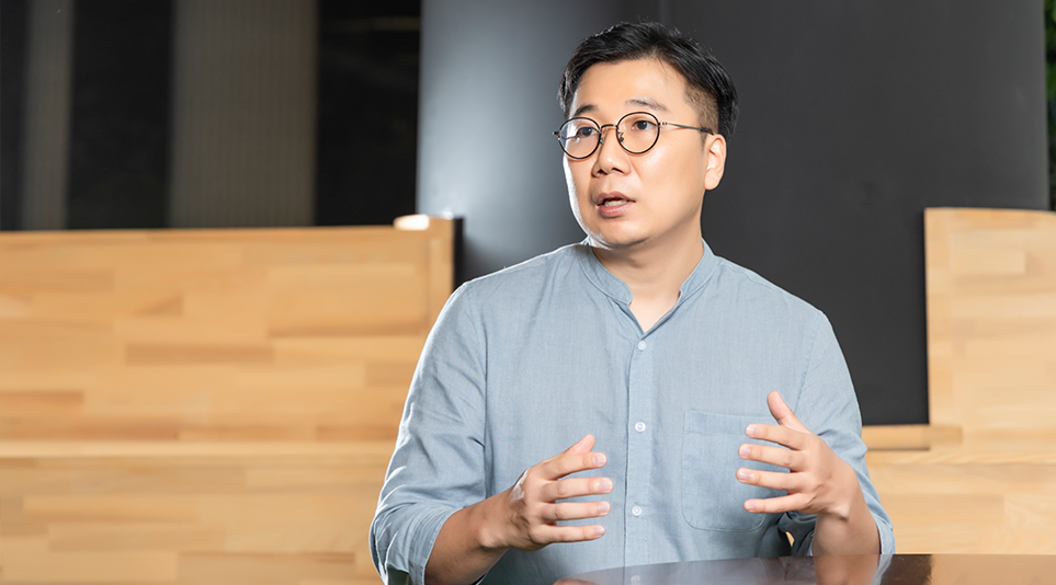 Lee Kun-woo, lead of LG EI Task