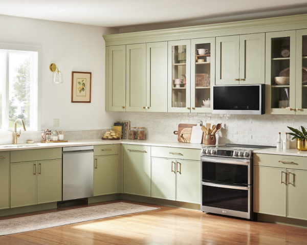 LG's new cooking appliances including QuadWash® Pro Dishwasher, InstaView® Electric Double Slide-in Range and Over-the-Range Microwave Oven installed in the kitchen