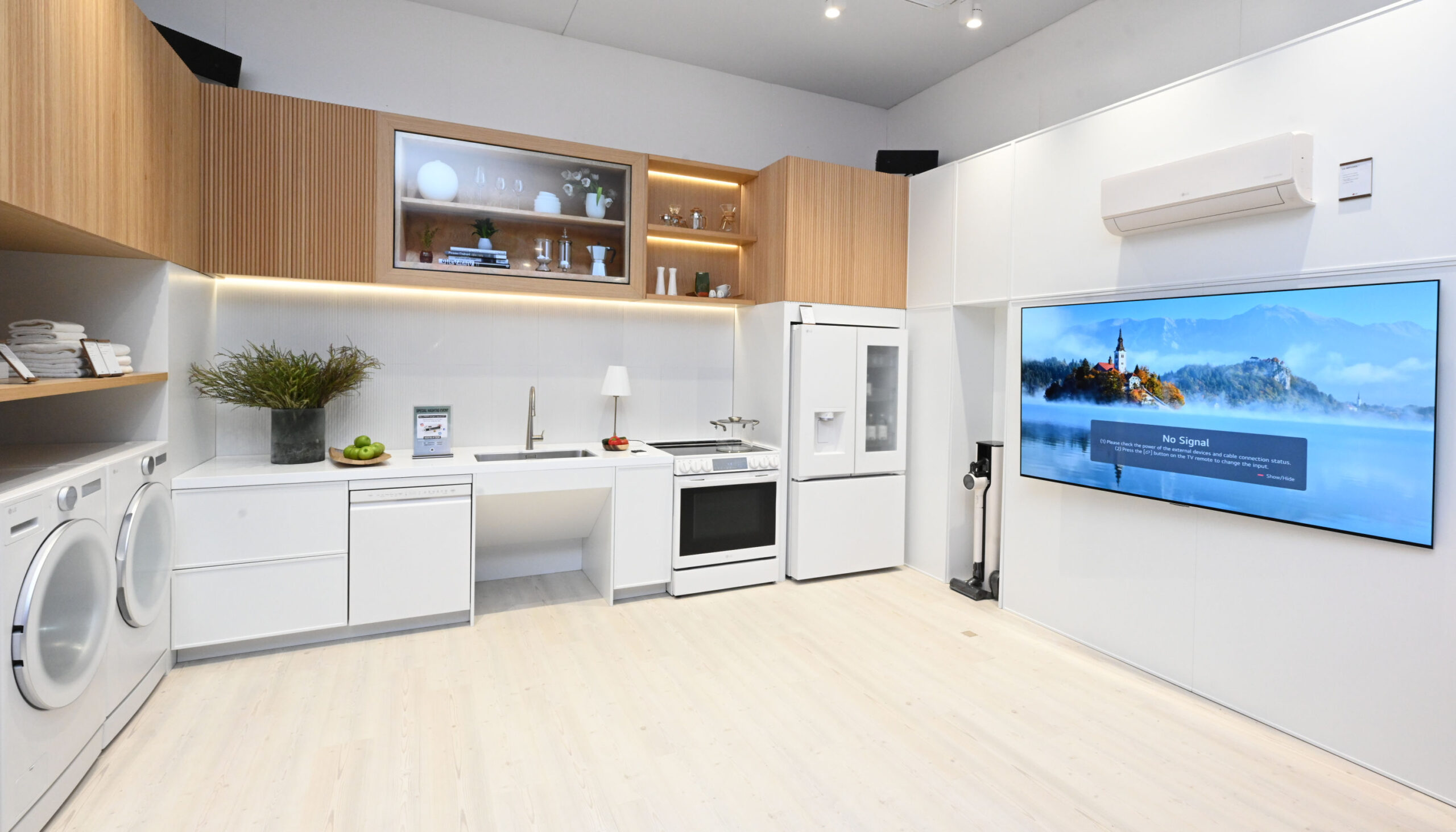 The family zone fully equipped with advanced, large-capacity appliances supporting LG ThinQ Care Service and ThinQ UP