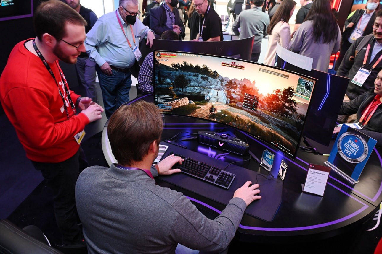 Visitors to LG booth enjoying an online game with LG UltraGear monitors