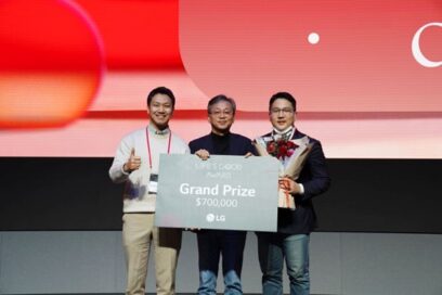 Dot Inc.’s Ki Kwang Sung and Ju Yoon Kim posing with LGE CSO Lee Sam-soo while holding a card representing the $700,000 prize money.