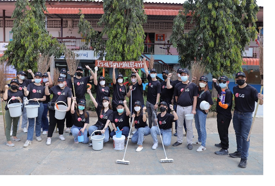 Delivering Hope to Flood-Stricken Communities of Thailand