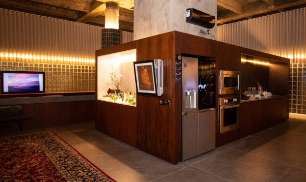 The kitchen of LG Magenta House at CASACOR decorated with LG side-by-side refrigerator