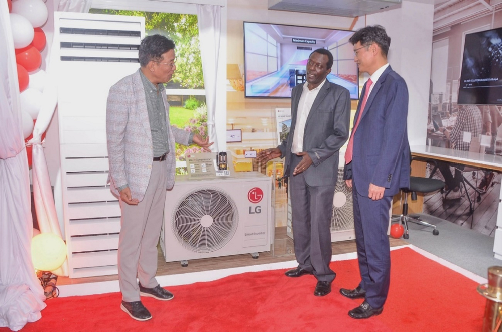 LG executives Kim Yong and Kim Sa-nyoung speaking with the University of Nairobi’s Dr. Reuben Kivindu at LG East Africa’s HVAC showroom. 