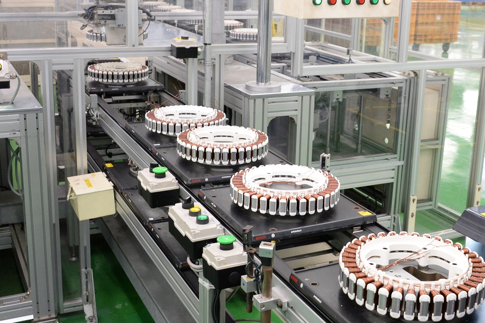 The picture of LG’s Inverter Direct Drive™ motors being produced at the factory.