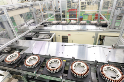 The picture of LG’s Inverter Direct Drive™ motors being produced at the factory.