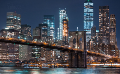 Classic night view of the Brooklyn Bridge and the financial district from Brooklyn Bridge Park
