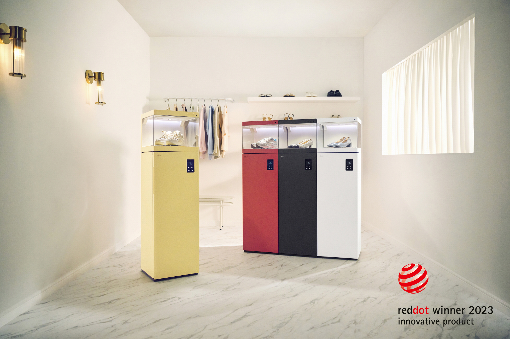 An image of LG Styler ShoeCase and ShoeCare with a logo of Red Dot Award's innovative product at the bottom right corner