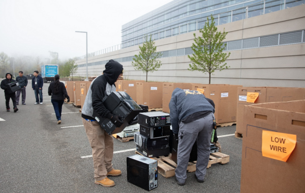 People participating LG’s E-Waste Drive