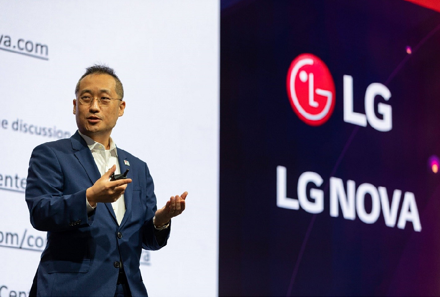 Dr. Sokwoo Rhee, SVP of Innovation for LG Electronics, Head of LG NOVA marking a speech at LG NOVA event