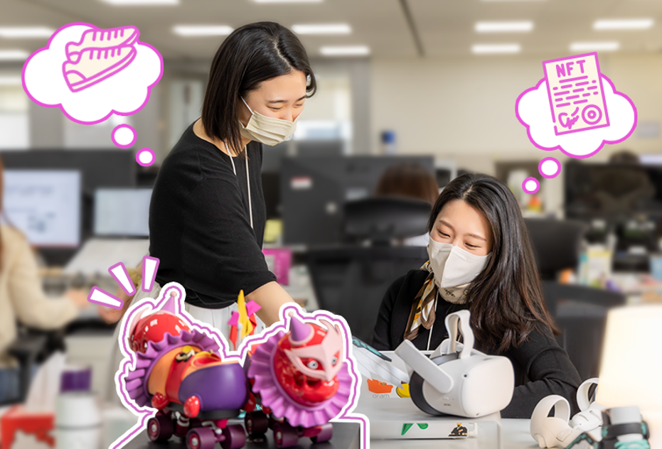 Ju So-mi and Kang Ji-young, specialists at the LG Envisioning Team, working with Monshoecl prototypes at their office