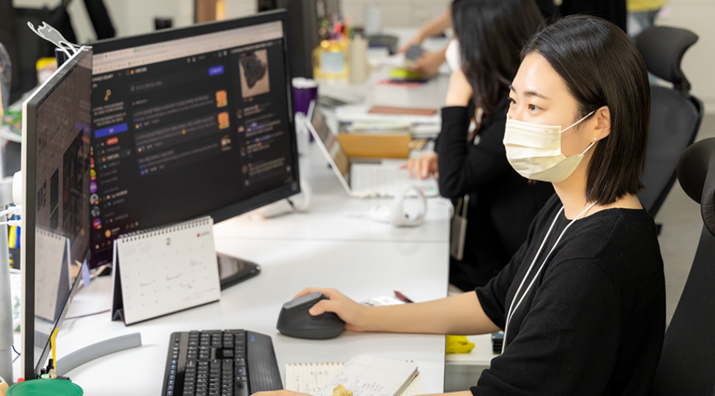 Ju So-mi, specialist at LG Envisioning Team, working in the office