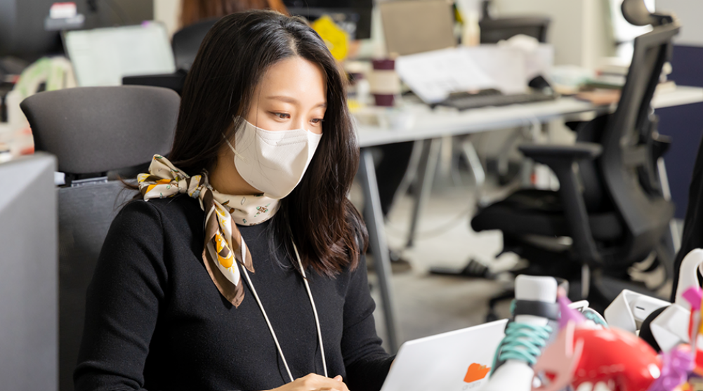 Kang Ji-young, specialist at LG Envisioning Team, working in the office