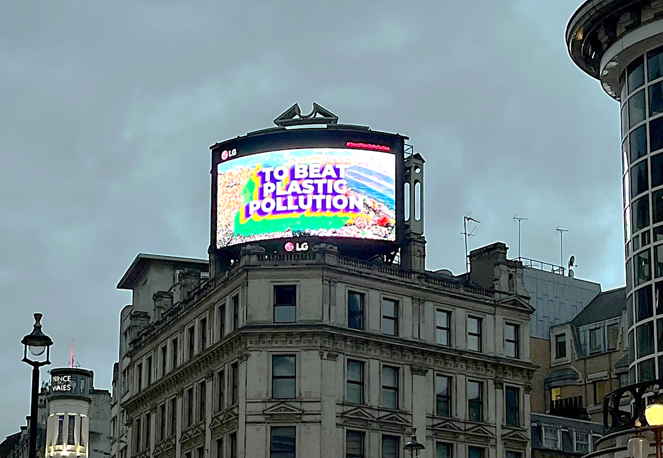 A video highlighting LG's commitment to convert to 100 percent renewable energy displayed on a digital billboard at London’s famed Piccadilly Circus