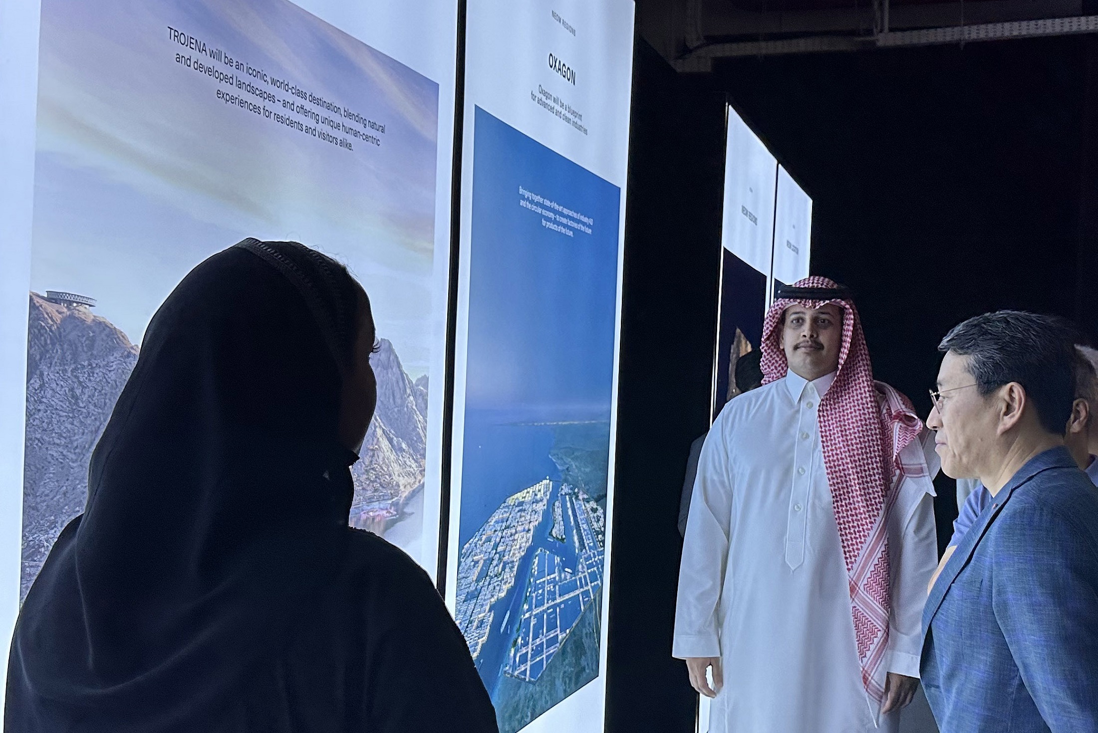 LG CEO Cho taking a look at a sign which explains NEOM City Project