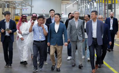 The CEO touring the company’s air solutions factory in Riyadh with other LG staff