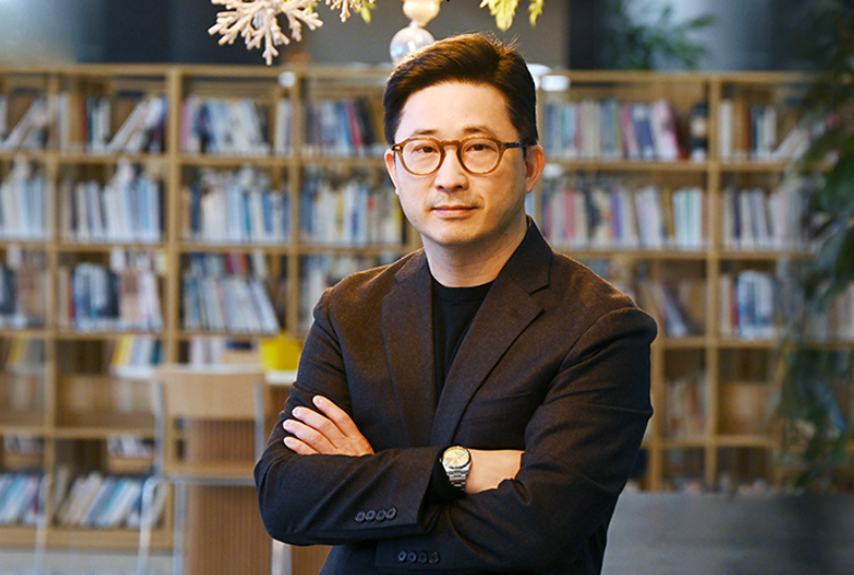 Hwang Sung-gyul, head of the Design Management Center at LG Electronics posing for a photo