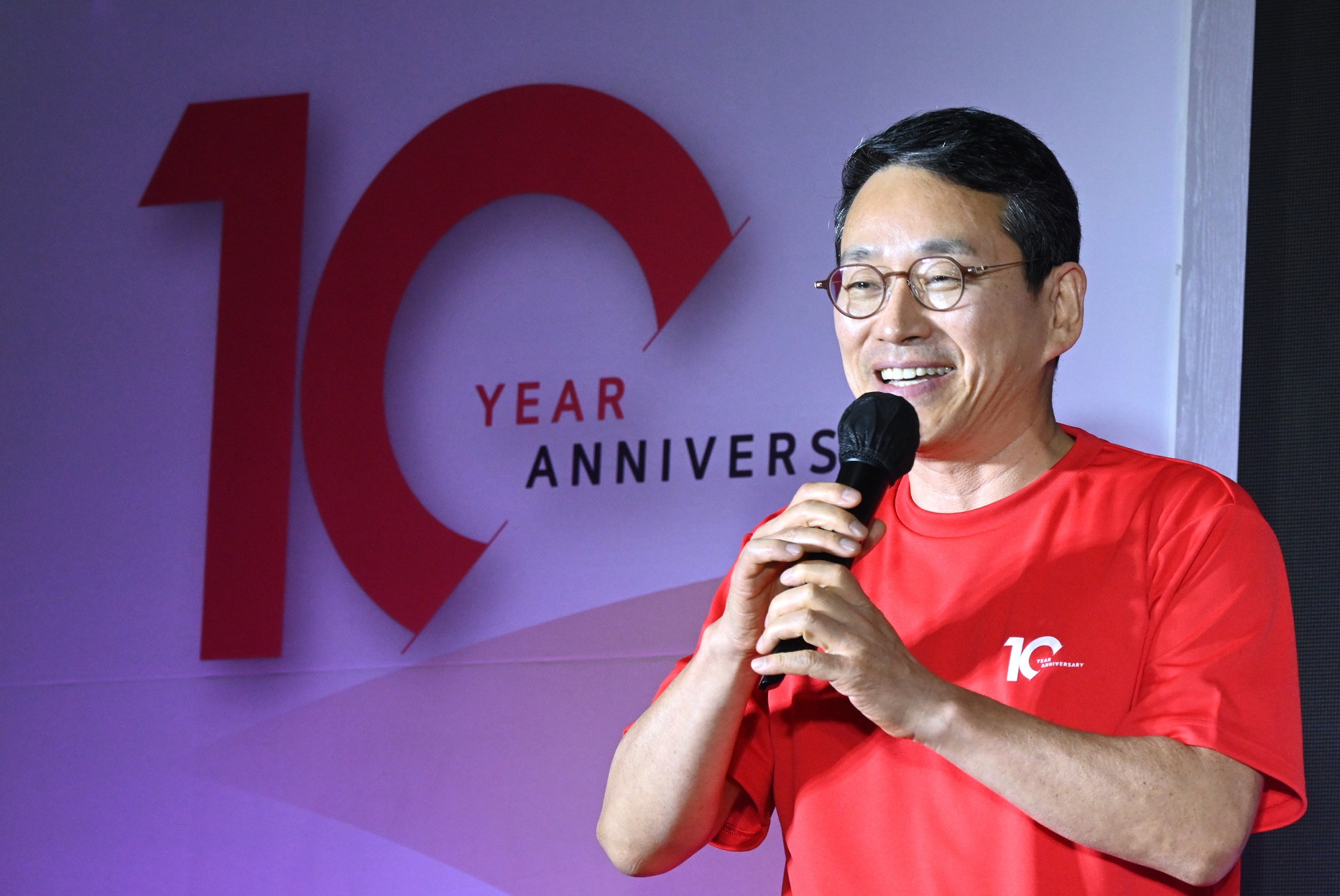LG CEO Cho giving a speech at the event celebrating 10th anniversary of LG Vehicle component Solutions Company