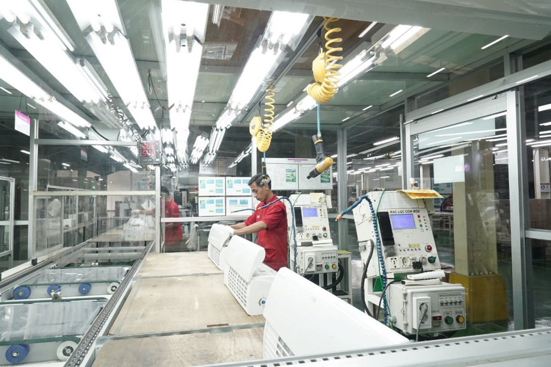 A photo of two workers at the newly expanded factory to produce LG appliances