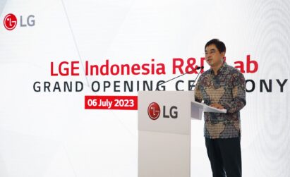 A representative from LG Electronics delivers a speech at the podium during the grand opening ceremony of the LGE Indonesia R&D Lab