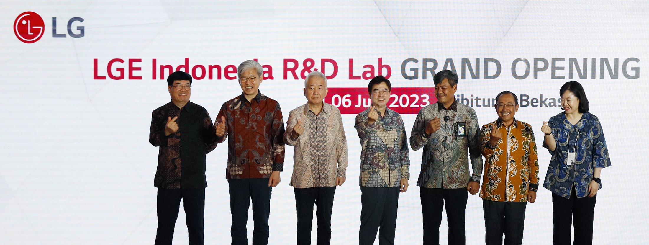 Representatives from LG Electronics and its Indonesian subsidiary pose for a photo during the grand opening ceremony of the LGE Indonesia R&D Lab