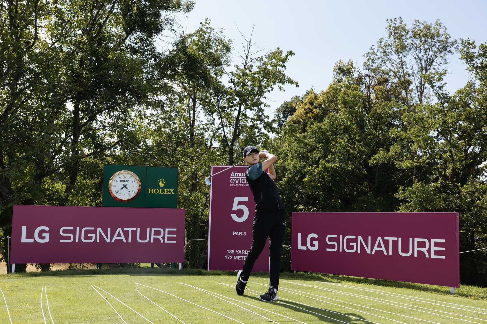 Golfer Park Sung-hyun teeing off in front of LG SIGNATURE signage at the Amundi Evian Championship