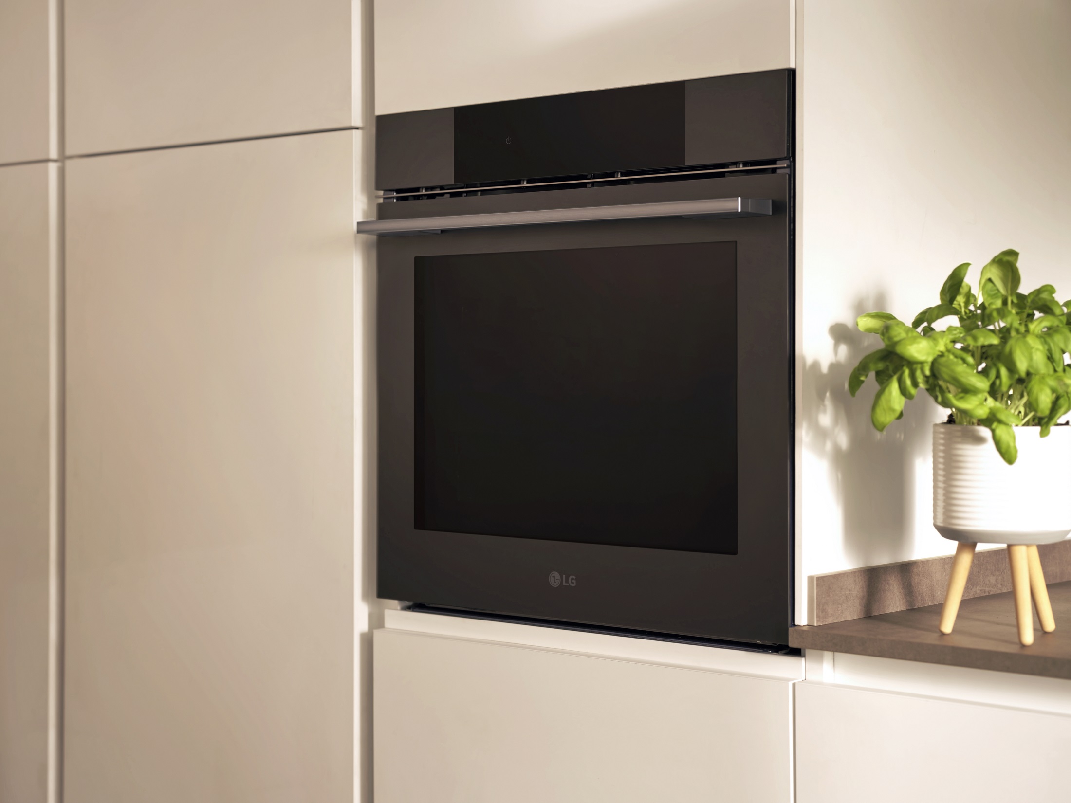 LG InstaView™ oven from the brand’s new built-in kitchen package allows users to easily see inside without having to open the door