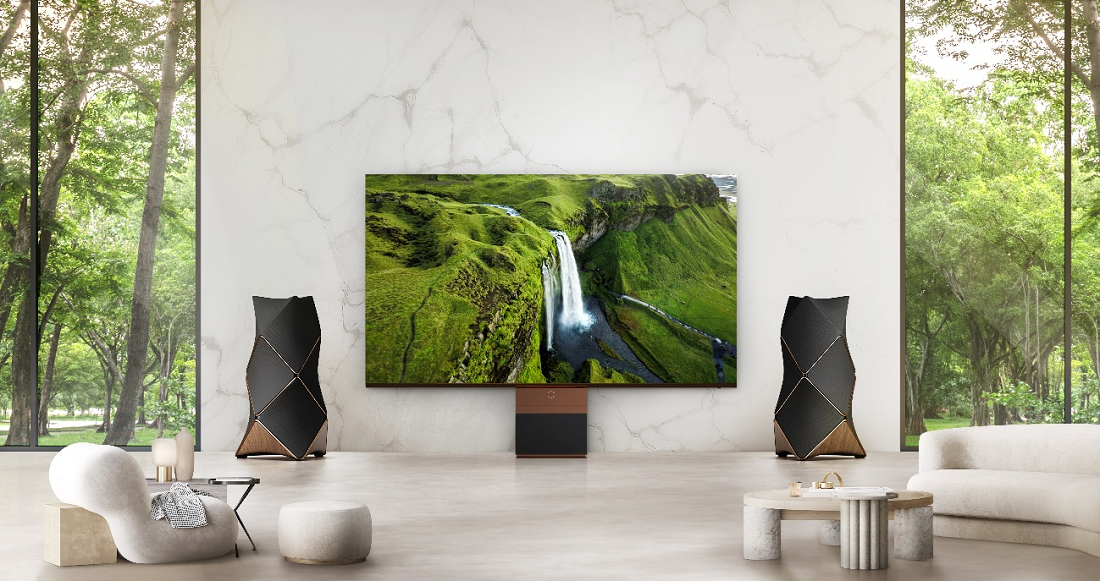 LG MAGNIT and Bang & Olufsen’s Beolab 90 speakers in the living room