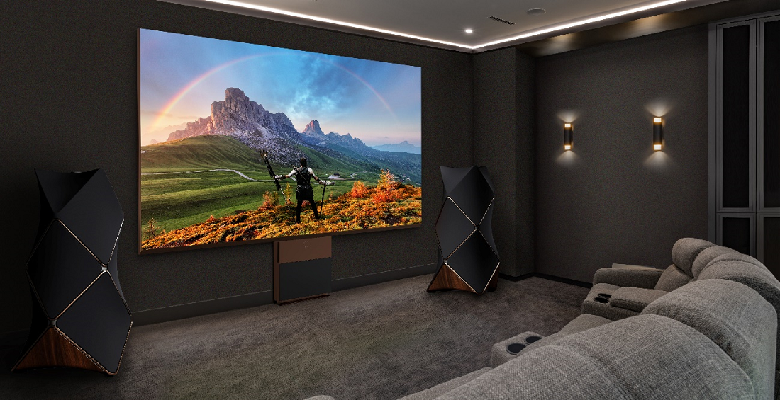 LG MAGNIT display in a home cinema