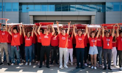 LG CEO Cho participating in a flashmob with LG employees in Italy as a part of Life's Good campaign
